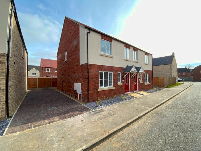 3 Bedroom Semi-Detached House To Rent In Falcon Way, Bourne, PE10