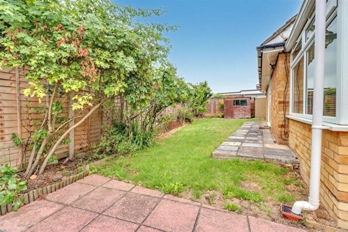 2 Bedroom Detached Bungalow For Sale In Longfield Close, Wickford, SS11