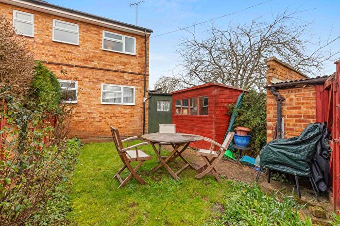 2 Bedroom Flat For Sale In Sandygate Road, Marlow, Buckinghamshire, SL7