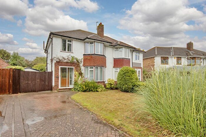 3 Bedroom Semi-Detached House For Sale In Meadway, Hildenborough, Tonbridge, TN11