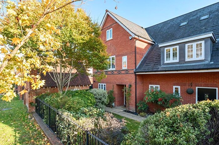 4 Bedroom End Of Terrace House For Sale In Maidenhead, Berkshire, SL6