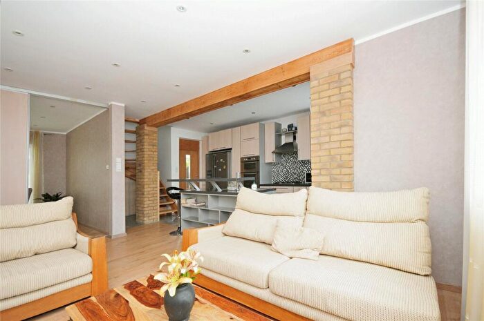 3 Bedroom End Of Terrace House For Sale In Campshill Road, London, SE13