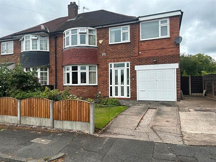 4 Bedroom Semi-Detached House For Sale In Lancelot Road, Manchester, M22