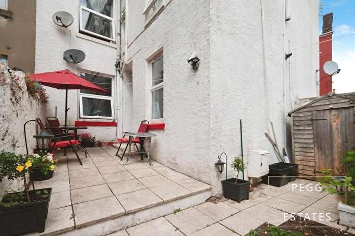 2 Bedroom Flat For Sale In Brunswick Terrace, Torquay, TQ1