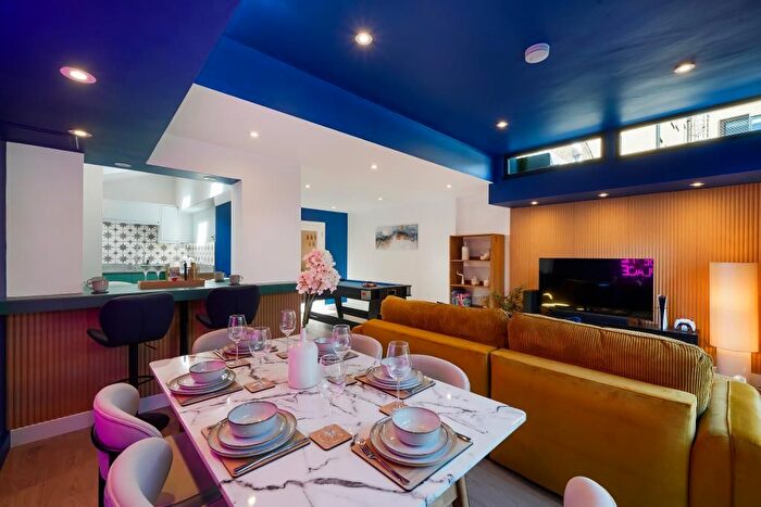 2 Bedroom Flat To Rent In St Anne's Hill, Wandsworth, London, London, SW18