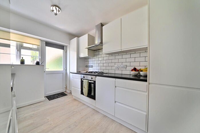 4 Bedroom Flat To Rent In Newham, London, E6