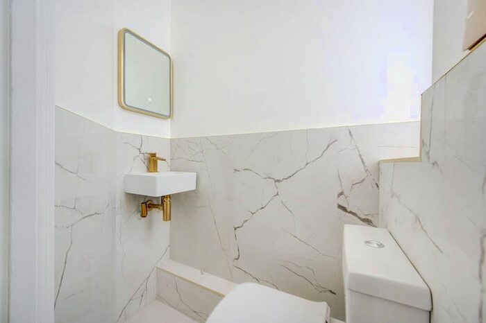 1 Bedroom Flat To Rent In Warwick Gardens, Earls Court, London, W14