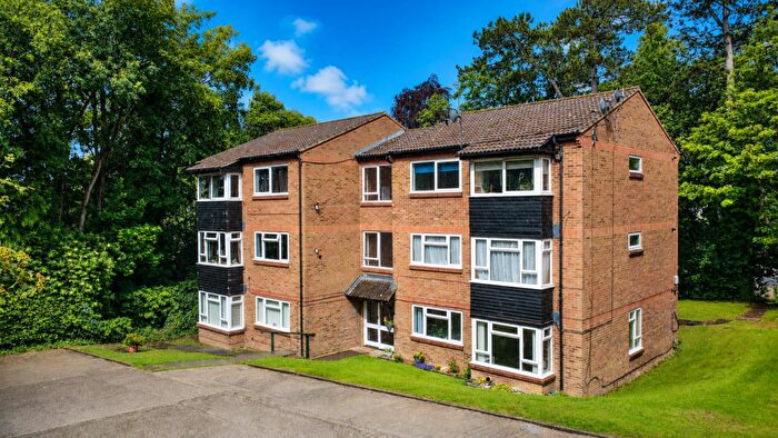 2 Bedroom Flat For Sale In Allandale, Old Town, Hemel Hempstead, HP2