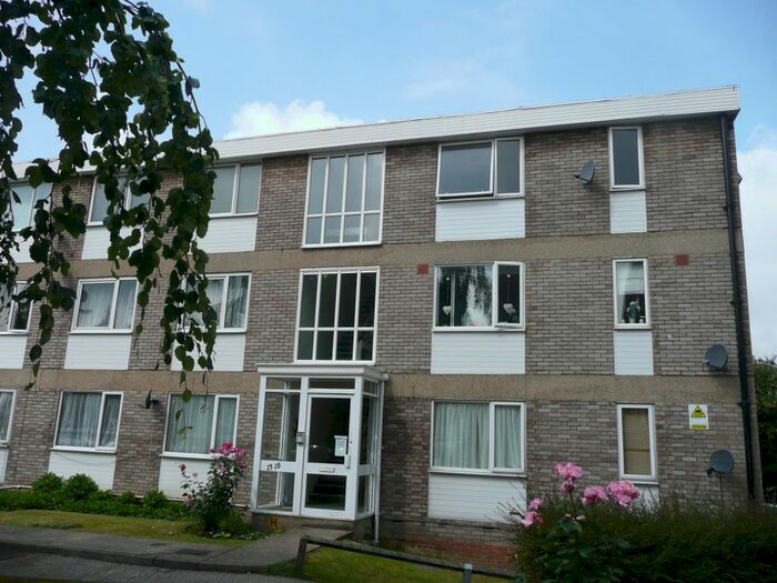 2 Bedroom Flat To Rent In Langton Close, Addlestone, KT15