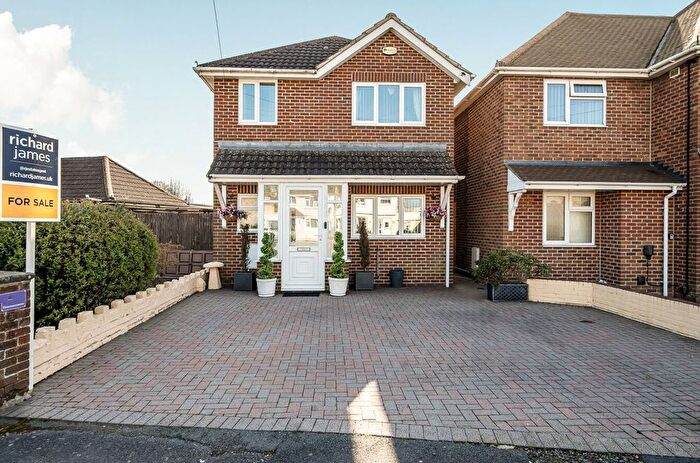 3 Bedroom Detached House For Sale In Headlands Grove, Stratton St Margaret, Swindon, SN2