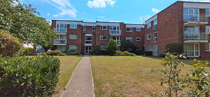 2 Bedroom Flat For Sale In Eastbury Road, Watford, WD19