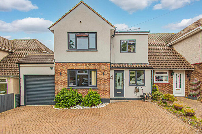 4 Bedroom Semi Detached House For Sale In Woodlands Avenue, Rayleigh, SS6