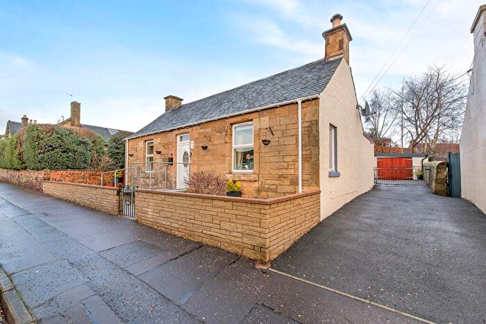 4 Bedroom Detached Bungalow For Sale In Main Street, Springfield, Cupar, KY15