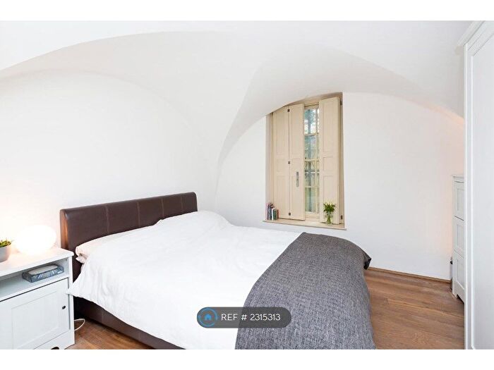 2 Bedroom Flat To Rent In Charles Square, London, N1