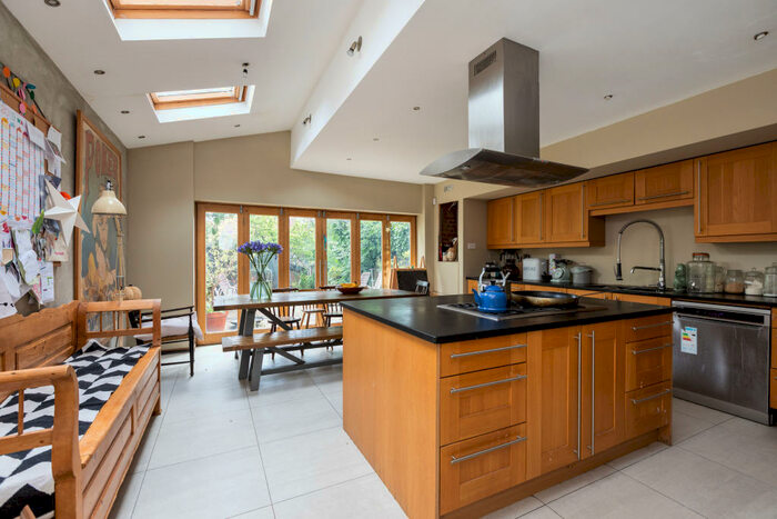 4 Bedroom Terraced House To Rent In Barnard Hill, London, N10