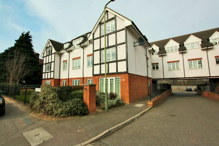 2 Bedroom Flat To Rent In Caledonia Court, Great North Way, Hendon, NW4