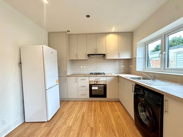 4 Bedroom Semi-Detached House To Rent In Glamis Crescent, Hayes, UB3