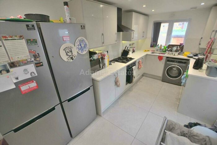 6 Bedroom Terraced House To Rent In Grange Ave, Reading, RG6