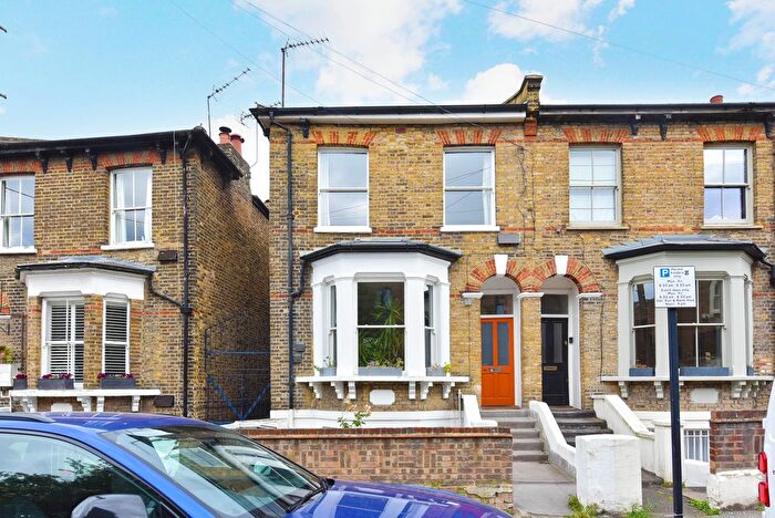 1 Bedroom Flat To Rent In Brookfield Road, London, E9