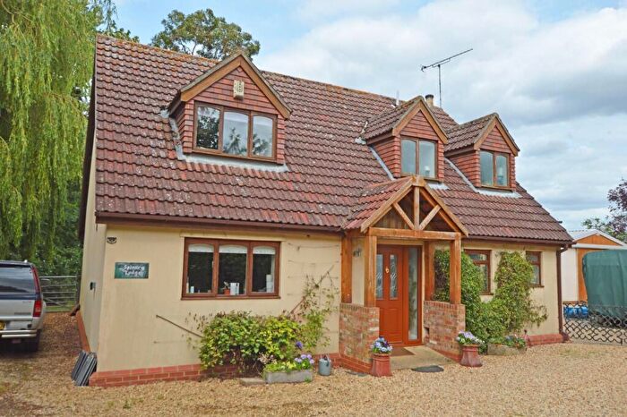 3 Bedroom Detached House For Sale In Dowsdale Bank, Crowland, Peterborough, PE6