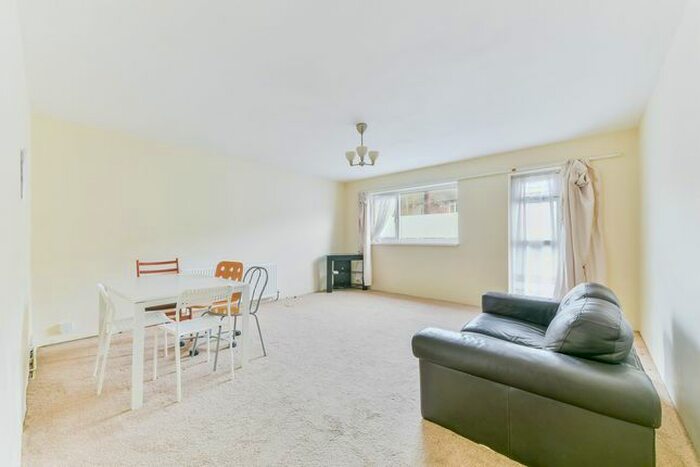 2 Bedroom Flat To Rent In Graham Road, London, SW19