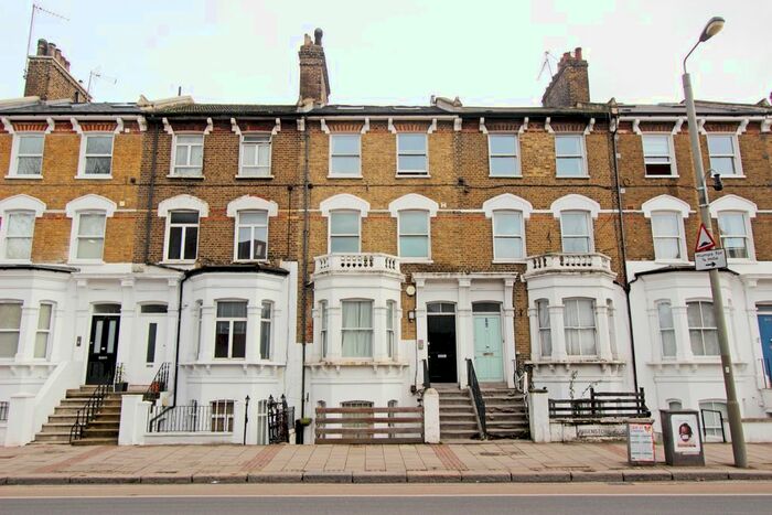 2 Bedroom Flat To Rent In Queenstown Road, Battersea, SW8