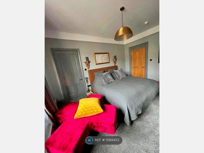 2 Bedroom Flat To Rent In Castle Street, Cirencester, GL7