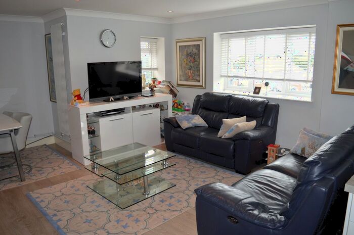 2 Bedroom Flat To Rent In Ruxley Lane, West Ewell, Epsom, Surrey., KT19