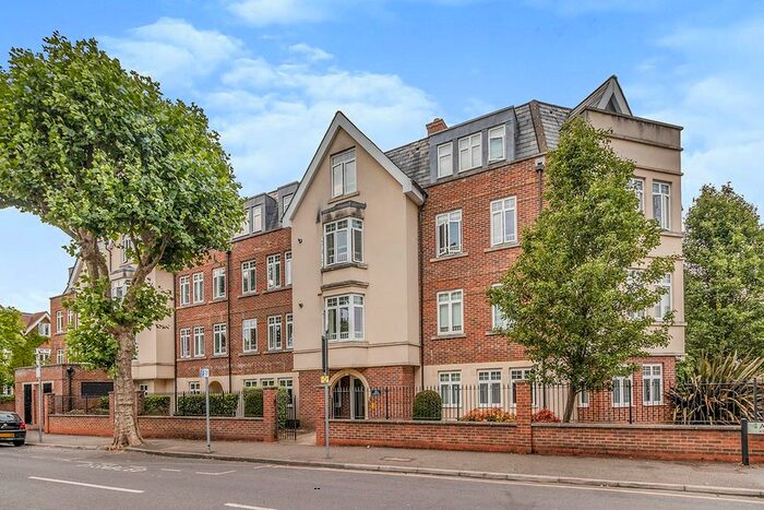 1 Bedroom Flat To Rent In Albany Park Road, Kingston Upon Thames, Surrey, KT2