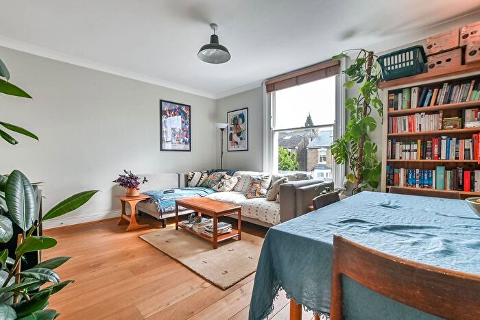 2 Bedroom Flat To Rent In Lordship Park, Stoke Newington, London, N16