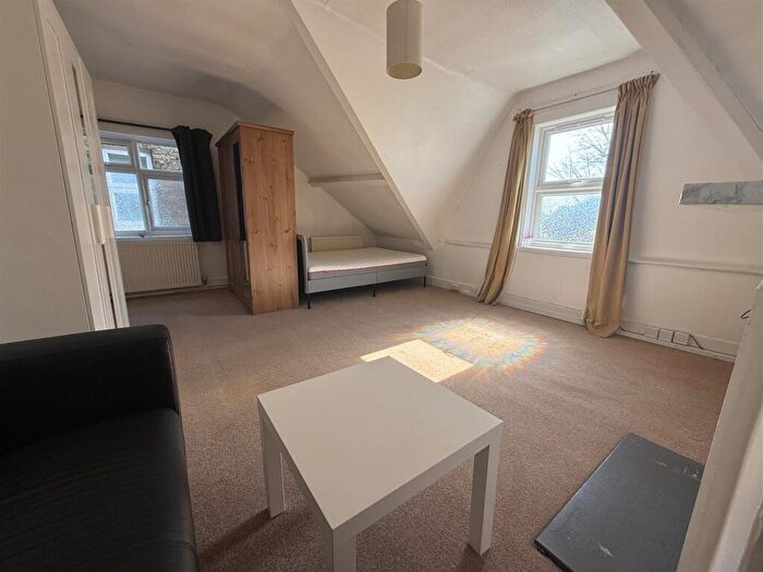 Studio To Rent In Ballards Lane, Finchley, N3