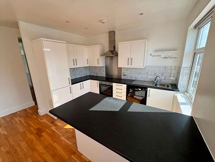 2 Bedroom Flat To Rent In Station Lane, Hornchurch, RM12