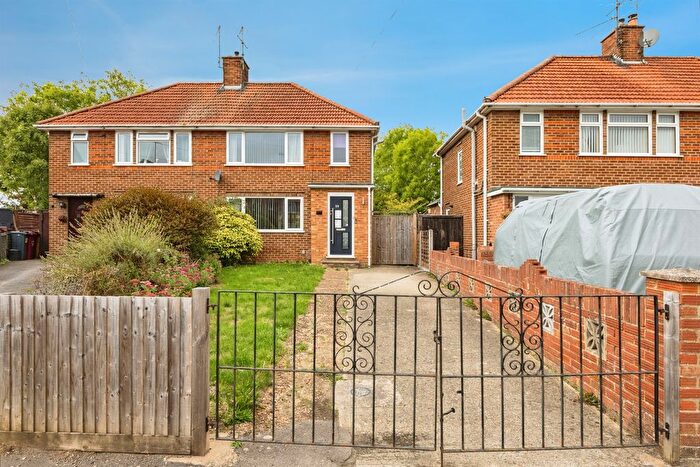3 Bedroom Semi Detached House For Sale In Greenfields Road, Reading, RG2