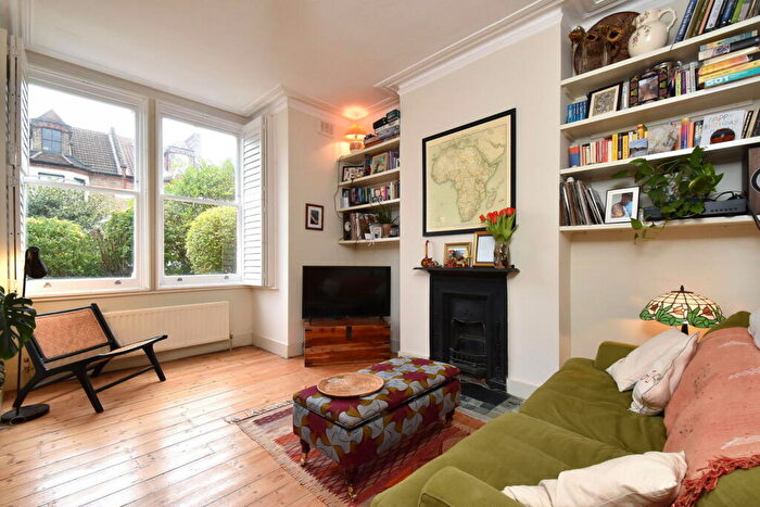 2 Bedroom Flat For Sale In Farren Road, London, SE23