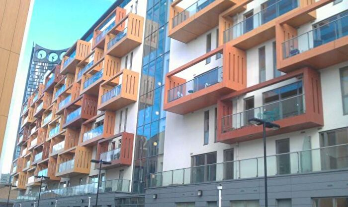 2 Bedroom Flat To Rent In Crampton Street, Elephant And Castle, London, SE17