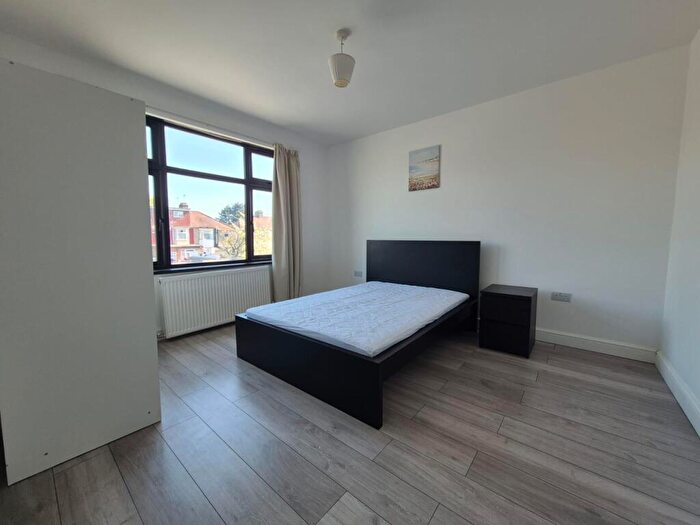 Studio To Rent In Carlton Terrace, N18