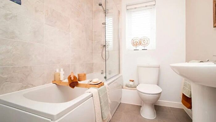 3 Bedroom Semi-detached House For Sale In Newark, Newark, NG22