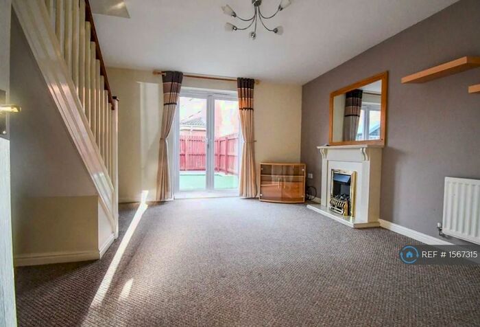 2 Bedroom End Of Terrace House To Rent In Dann Court, Hull, HU12