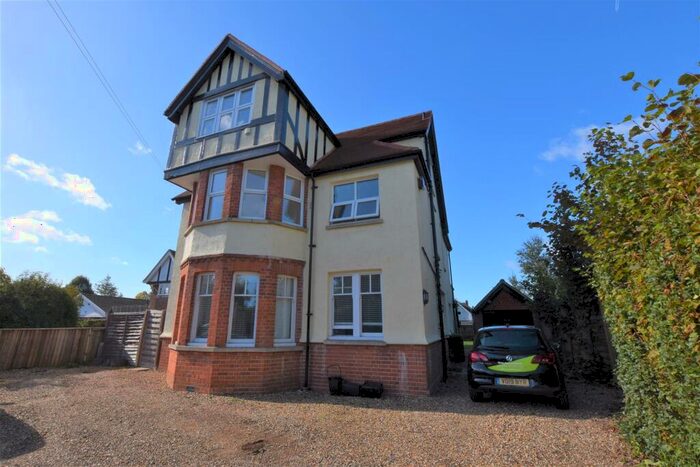 2 Bedroom Flat To Rent In Woodcote Road, RG4