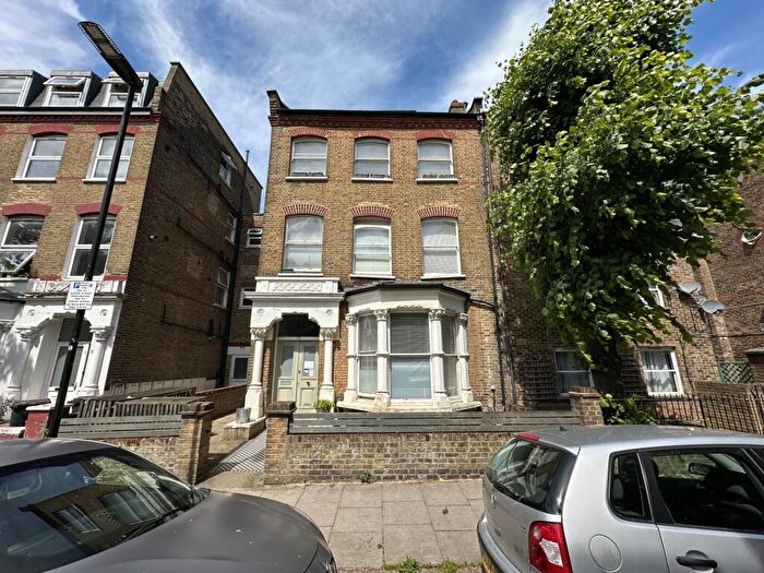 Flat To Rent In Adolphus Road, Finsbury Park, N4