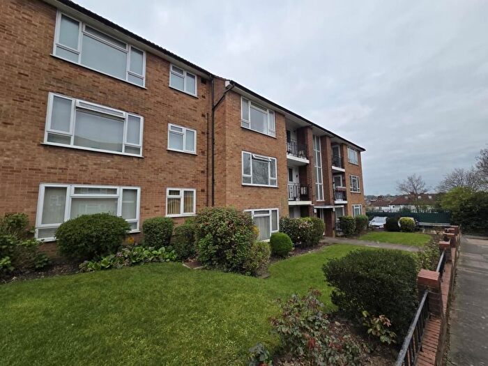 2 Bedroom Flat To Rent In High Road, Whetsone, N20