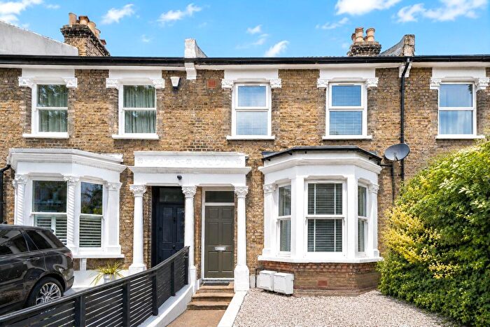 2 Bedroom Apartment For Sale In Friern Road, London, SE22