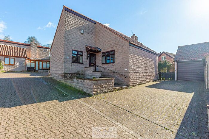 3 Bedroom Detached Bungalow For Sale In Street Farm Close, Harthill, Sheffield, S26