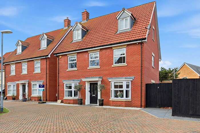 5 Bedroom Detached House For Sale In Stamford Drive, Dunton Fields, SS15