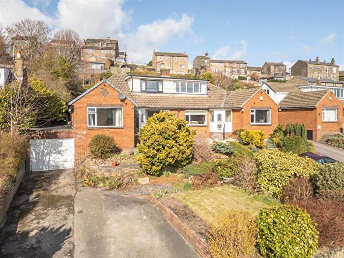 4 Bedroom Semi-Detached Bungalow For Sale In Sunnybank Road, Greetland, Halifax, HX4