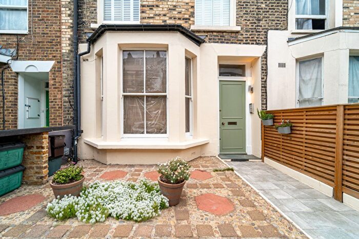 1 Bedroom Flat For Sale In Arthur Road, Holloway, London, N7