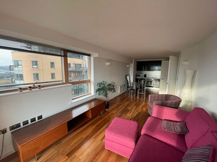 2 Bedroom Flat To Rent In Riverside Way, Leeds, West Yorkshire, Uk, LS1
