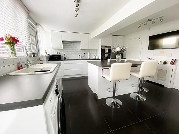 3 Bedroom Semi-Detached House For Sale In Westbourne Avenue, Walkergate, Newcastle Upon Tyne, NE6