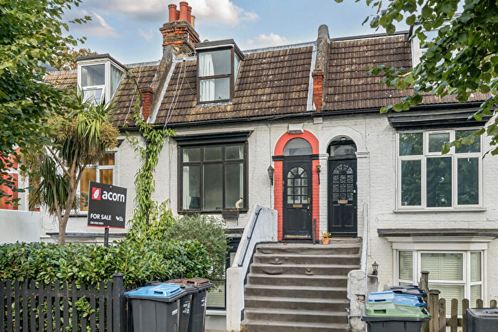 3 Bedroom Apartment For Sale In Sydenham Road, Croydon, CR0