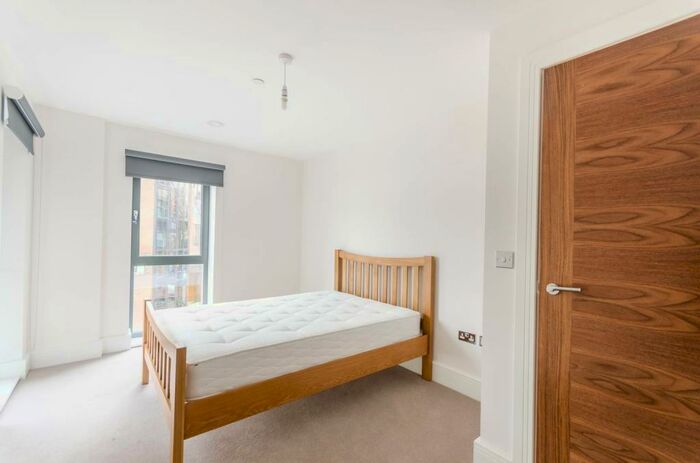 2 Bedroom Flat To Rent In Bishops Road, Highgate, London, N6